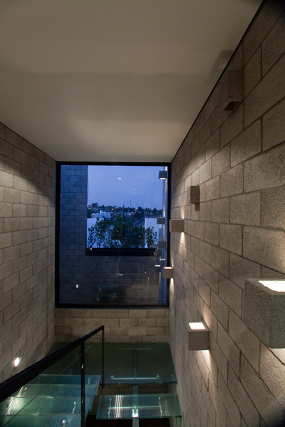 r zero studio: H24 house