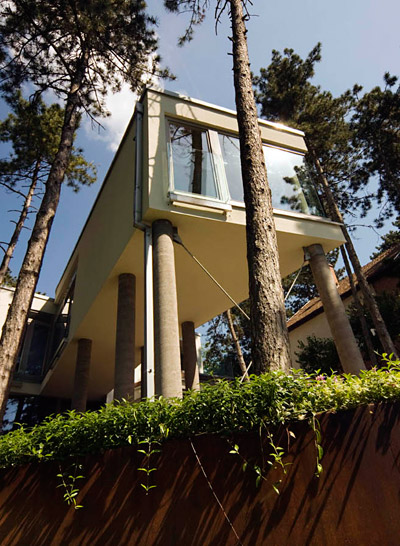 munkacsoport.net: summer house on pillars