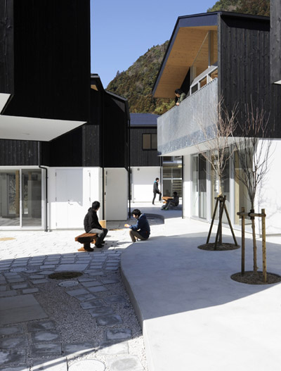 sogabe lab + hari architects: kamikatsu asahi municipal housing