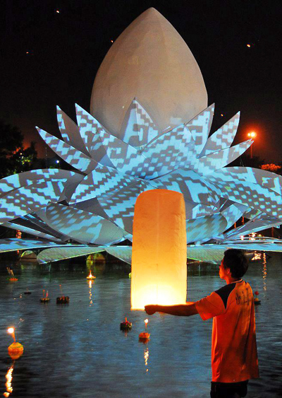 apostrophy's: loy krathong 2011