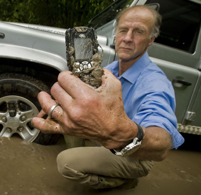 land rover: S1 mobile phone