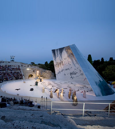 massimiliano fuksas: scenography of medea and edipo for the greek theatre of siracusa, italy