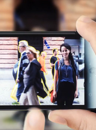 remove app deletes unwanted passersby from photos