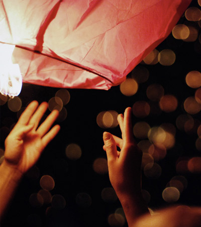 15,000 candle lit balloons welcome the summer solstice in poland