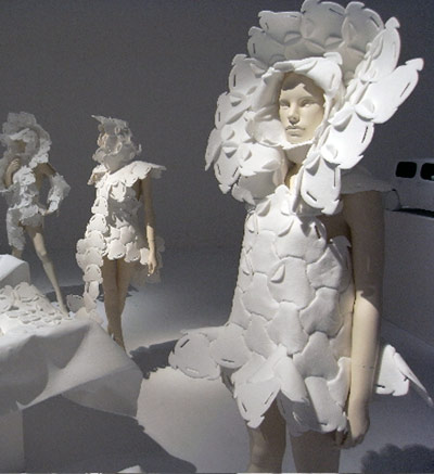 kosuke tsumura: cocoon cradle and mother piece for tokyo fiber 09 senseware