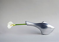 tilting vase