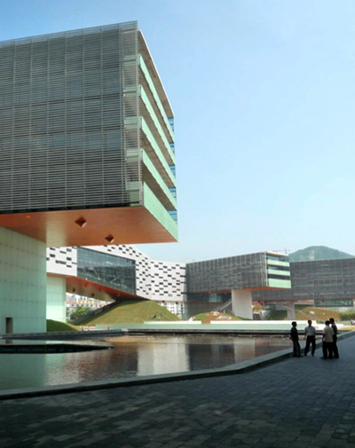 steven holl: horizontal skyscraper is now complete 