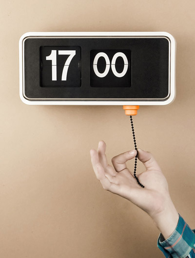 breadedescalope design studio: your clock