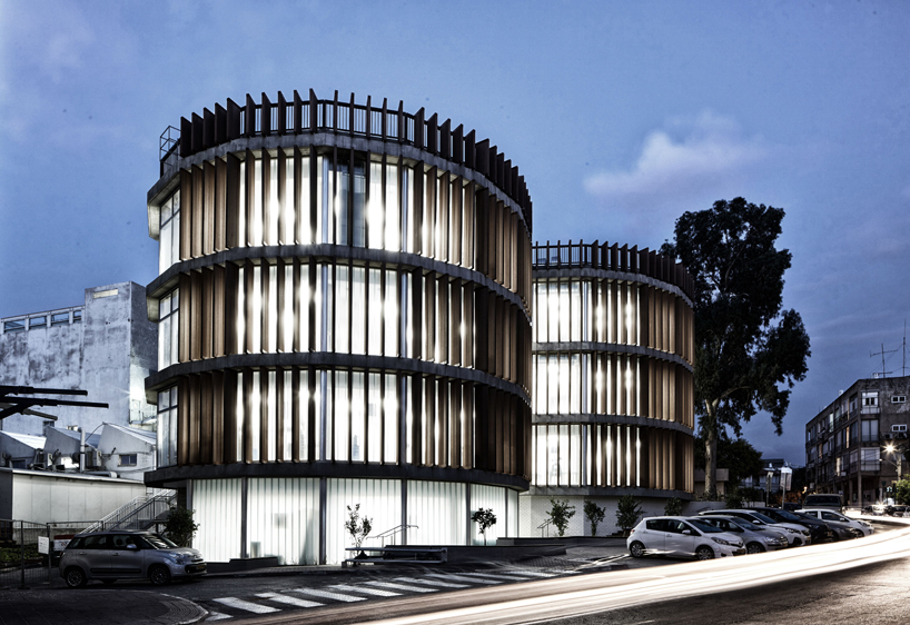 two translucent cylinders of wooden louvres extend the design college campus in ramat gan, by geotectura - 4