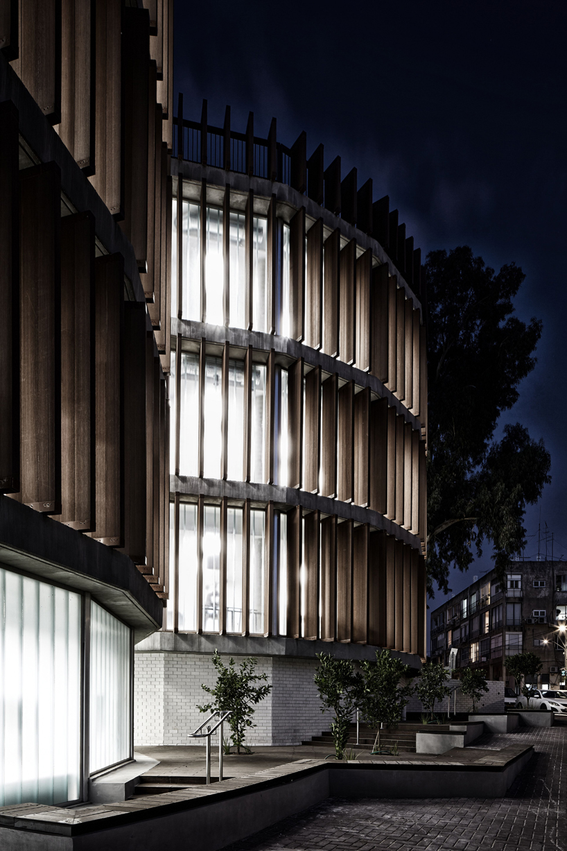 two translucent cylinders of wooden louvres extend the design college campus in ramat gan, by geotectura - 5