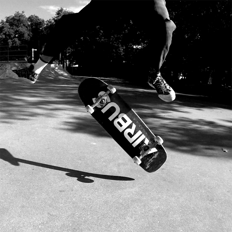 trashboard: a skateboard crafted from recycled airbus carbon and cardboard