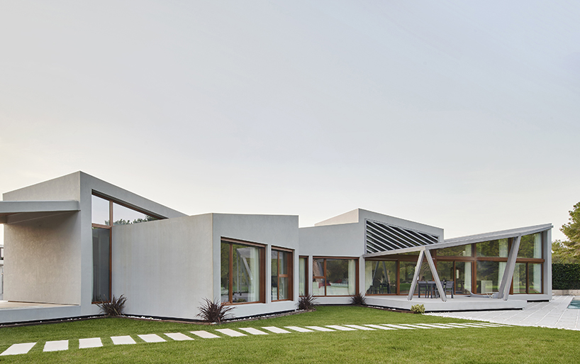 PLAYstudio's JA house merges vernacular with contemporary valencian architecture
