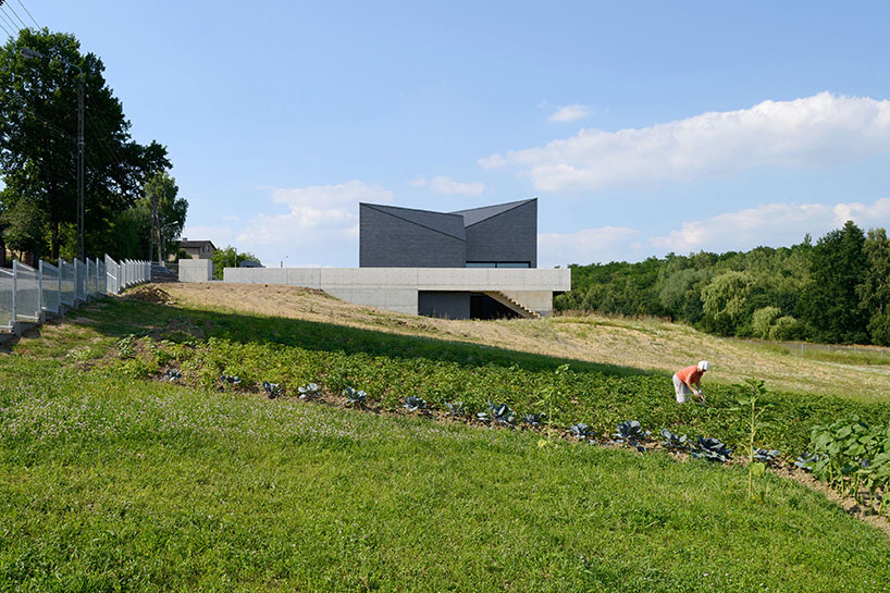 rs+ robert skitek house in krostoszowice poland designboom 