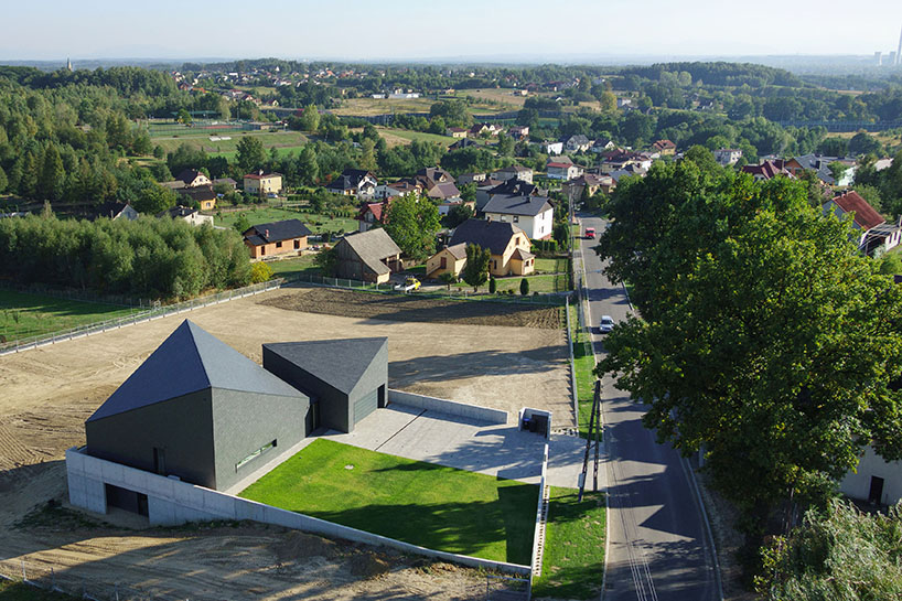rs+ robert skitek house in krostoszowice poland designboom 