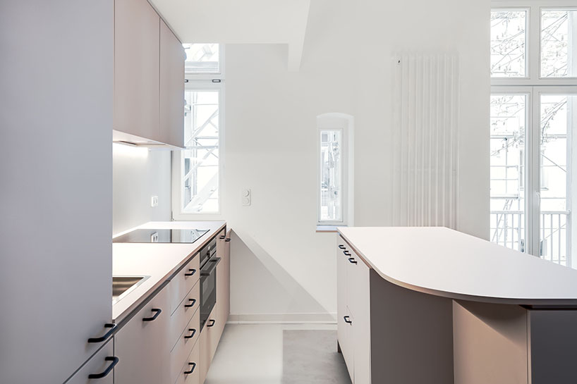 paola bagna + john paul coss refurbish 29 sqm berlin apartment with open kitchen island