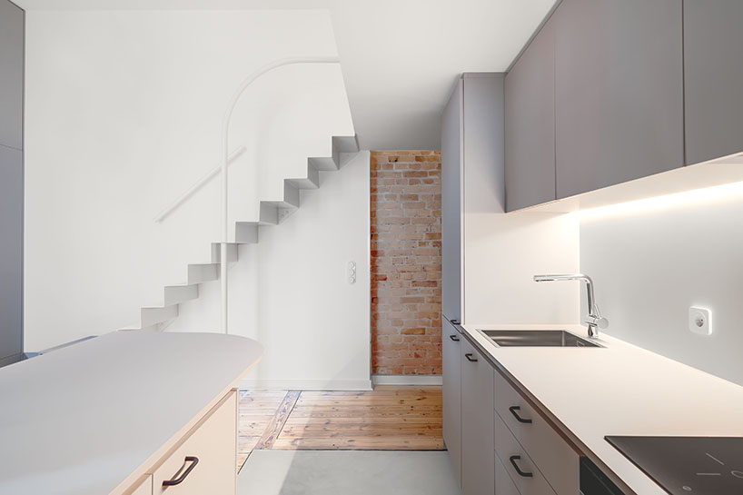 paola bagna + john paul coss refurbish 29 sqm berlin apartment with open kitchen island