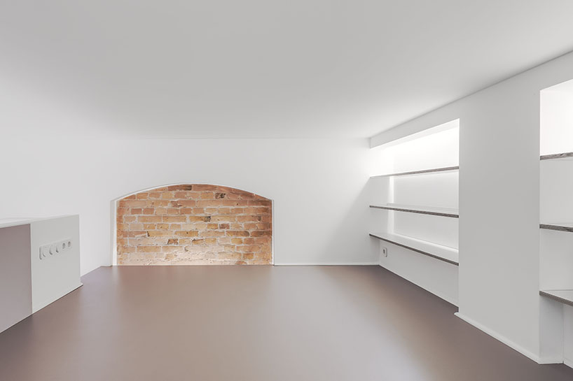 paola bagna + john paul coss refurbish 29 sqm berlin apartment with open kitchen island