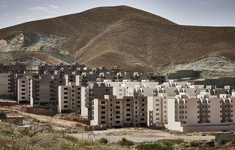 the starkness of iran's desert developments are captured by manuel alvarez diestro designboom