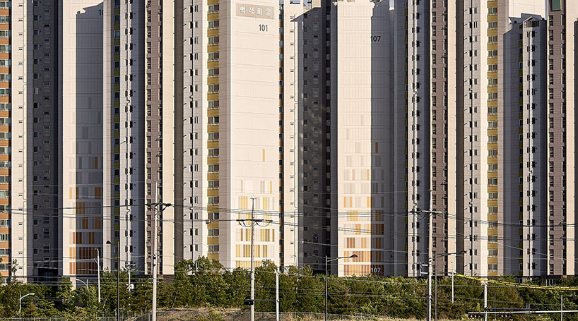 manuel alvarez diestro captures the density of south korea's new housing developments - 4
