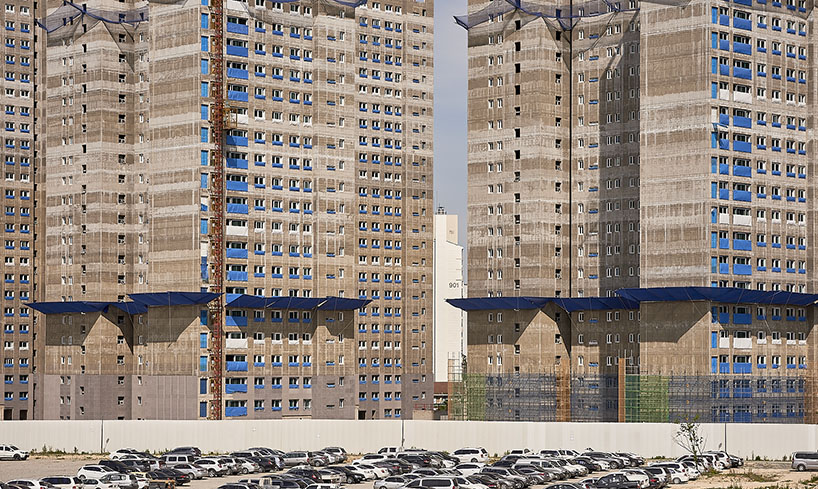 manuel alvarez diestro captures the density of south korea's new housing developments - 5