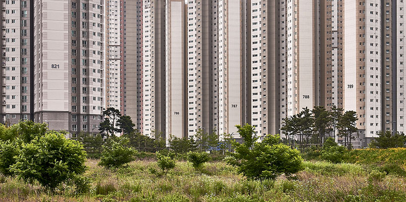 manuel alvarez diestro captures the density of south korea's new housing developments designboom