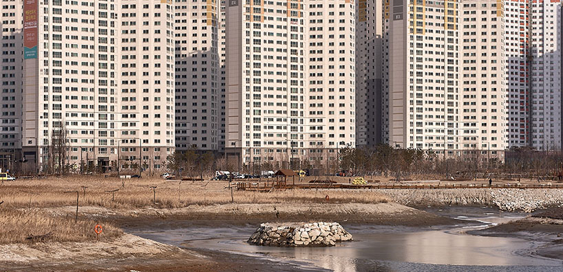 manuel alvarez diestro captures the density of south korea's new housing developments designboom