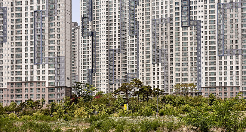 manuel alvarez diestro captures the density of south korea's new housing developments - 3