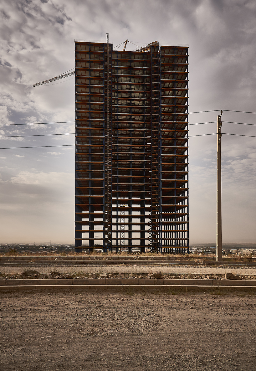 manuel alvarez diestro captures surreal scenery of new developments in the middle east