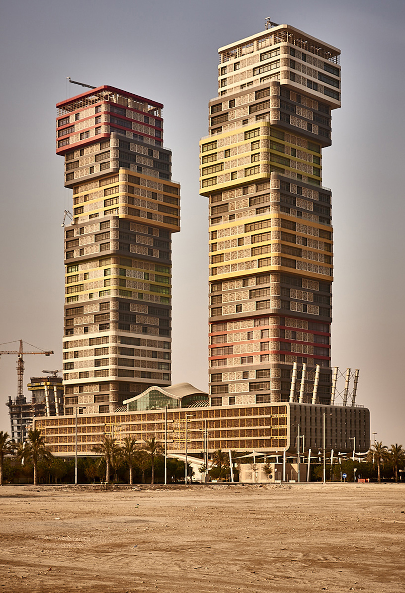 manuel alvarez diestro captures surreal scenery of new developments in the middle east