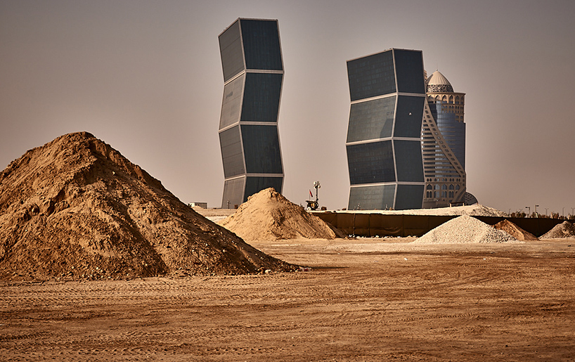 manuel alvarez diestro captures surreal scenery of new developments in the middle east