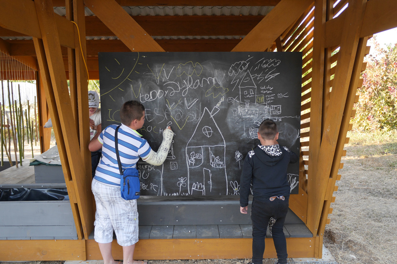 bruit du frigo le paradis vert community garden designboom