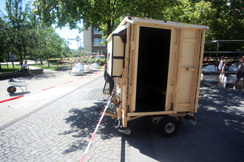 bruit du frigo kinotour wagon cinema pin hole designboom