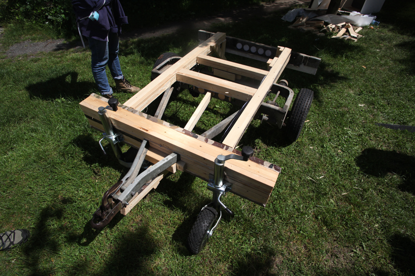 bruit du frigo kinotour wagon cinema pin hole designboom