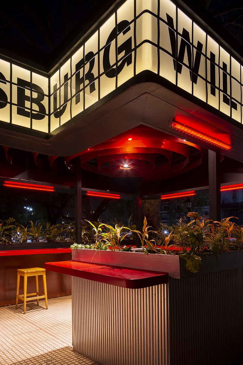 williamsburg outside restaurant 9