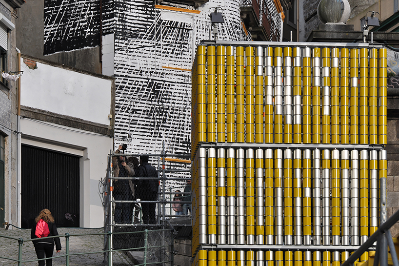 moradavaga realizes vira-lata installation using 2300 turnable tin cans - 2