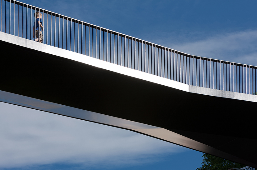 vaumm architects LBBU footbridge hernani spain designboom