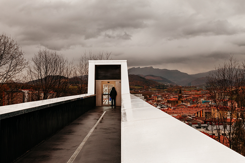 vaumm builds an 'urban elevator' to reconnect the spanish town of errenteria designboom