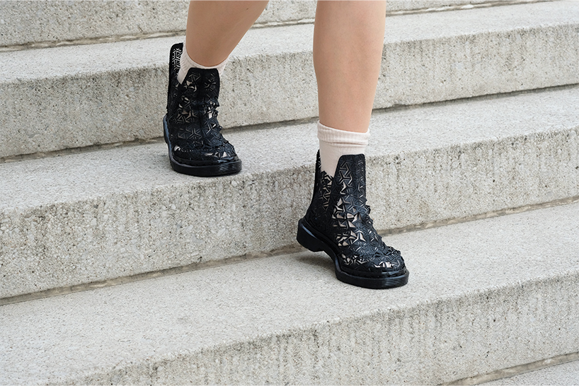 auxetic wear by wertel oberfell: a tensile 3D printed shoe that adapts to the ergonomics of the foot