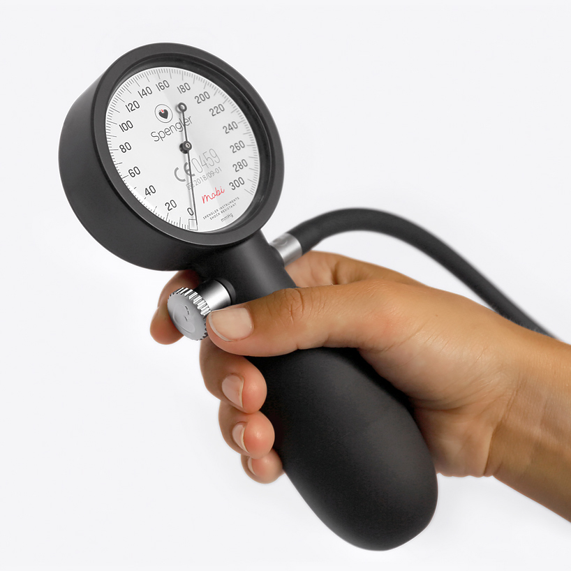 atelier 360 creates ergonomic design for 'mobi' blood pressure monitor