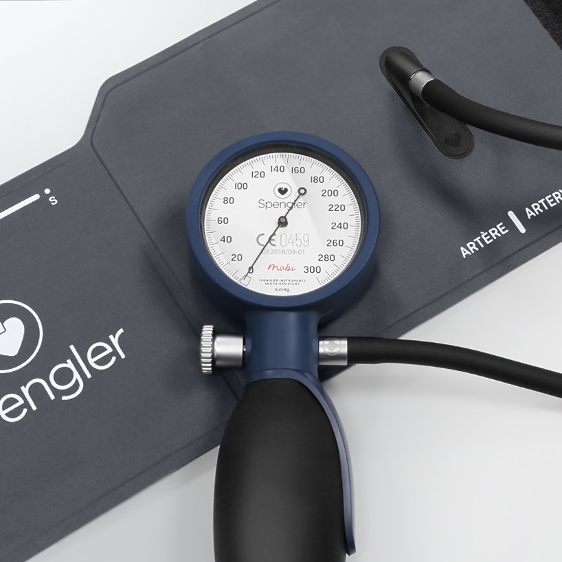 atelier 360 creates ergonomic design for 'mobi' blood pressure monitor