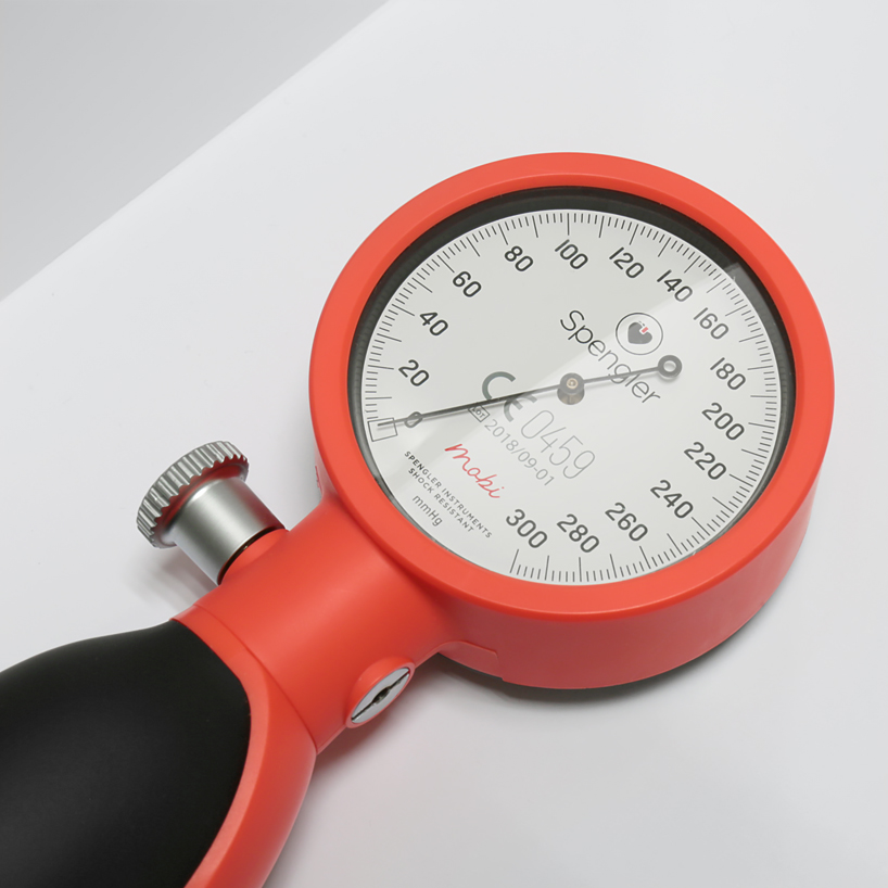 atelier 360 creates ergonomic design for 'mobi' blood pressure monitor