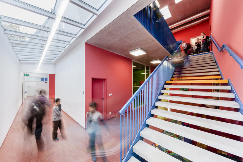 mid century elementary school addition in czech republic - 3