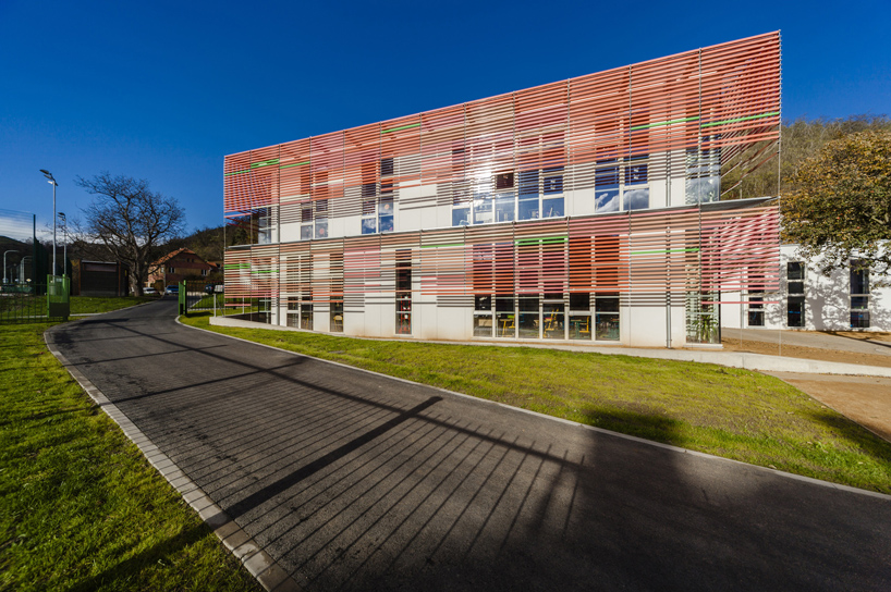 mid century elementary school addition in czech republic - 4