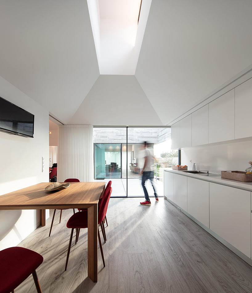 spaceworkers designs a 'house for books' with a monolithic roof in rural portugal designboom