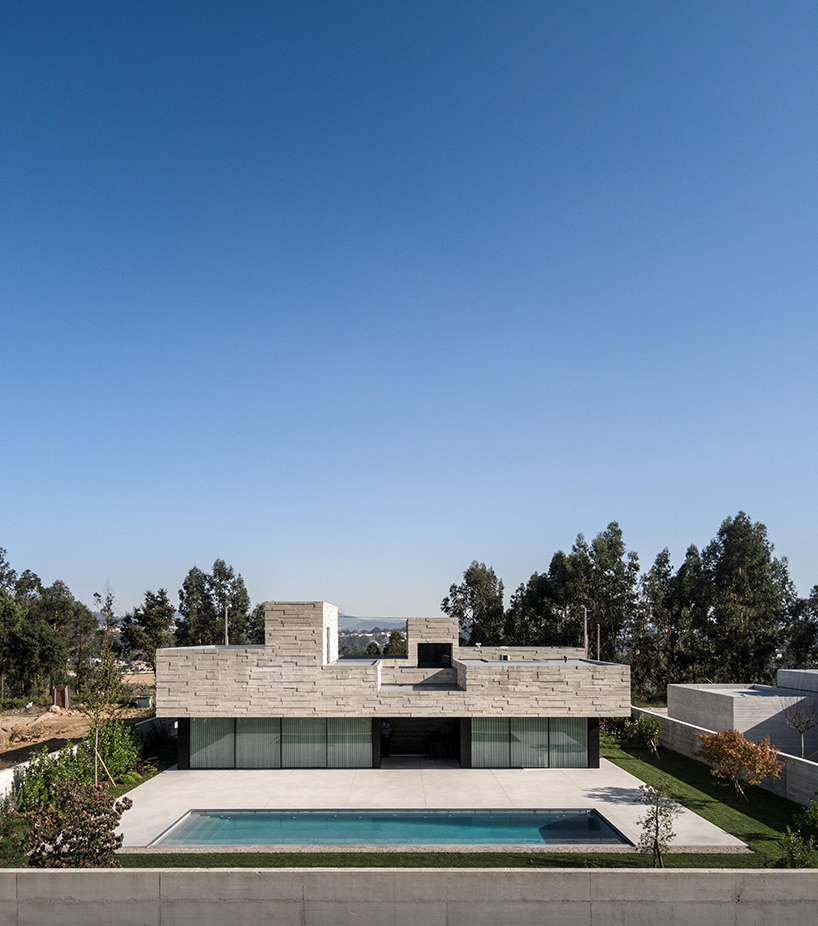 spaceworkers designs a 'house for books' with a monolithic roof in rural portugal designboom
