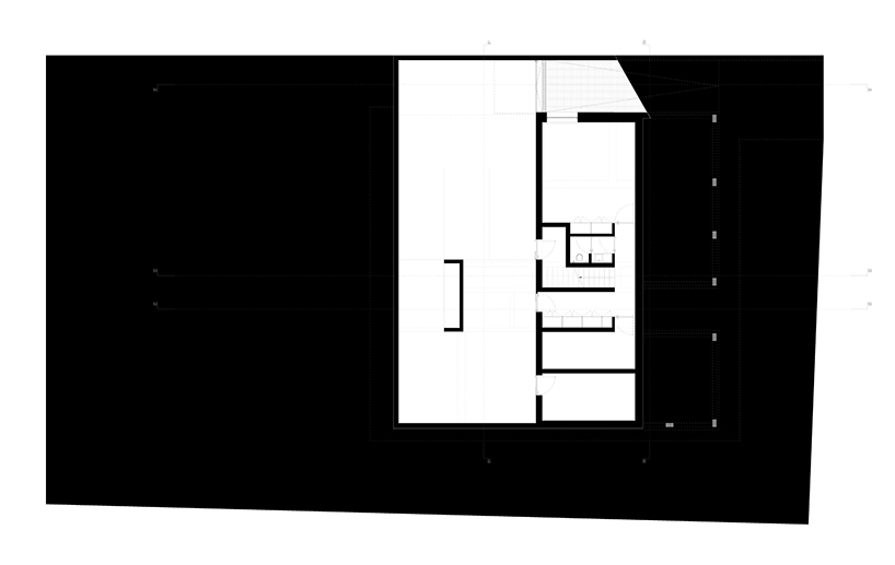 spaceworkers designs a 'house for books' with a monolithic roof in rural portugal designboom