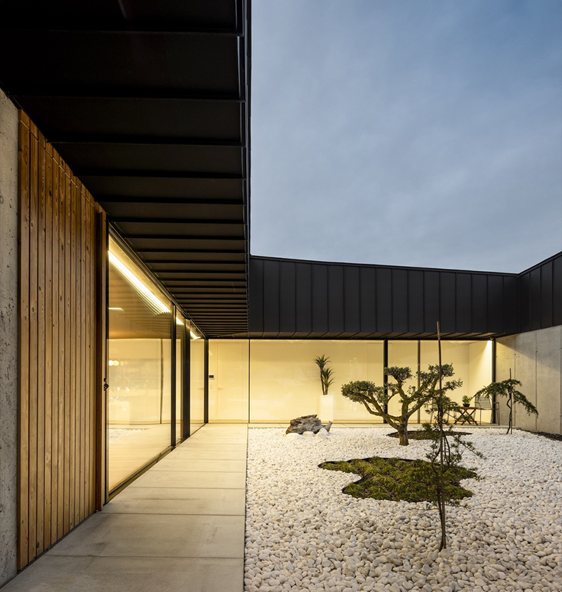 marinha grande house by contaminar arquitectos 12