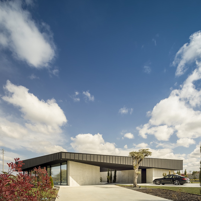 marinha grande house by contaminar arquitectos 4