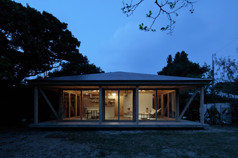 ISSHOarchitects' shinminka house in okinawa, japan