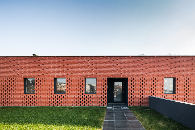saavedrarquitectura school house guimaraes portugal designboom saavedrarquitectura school house guimaraes portugal designboom